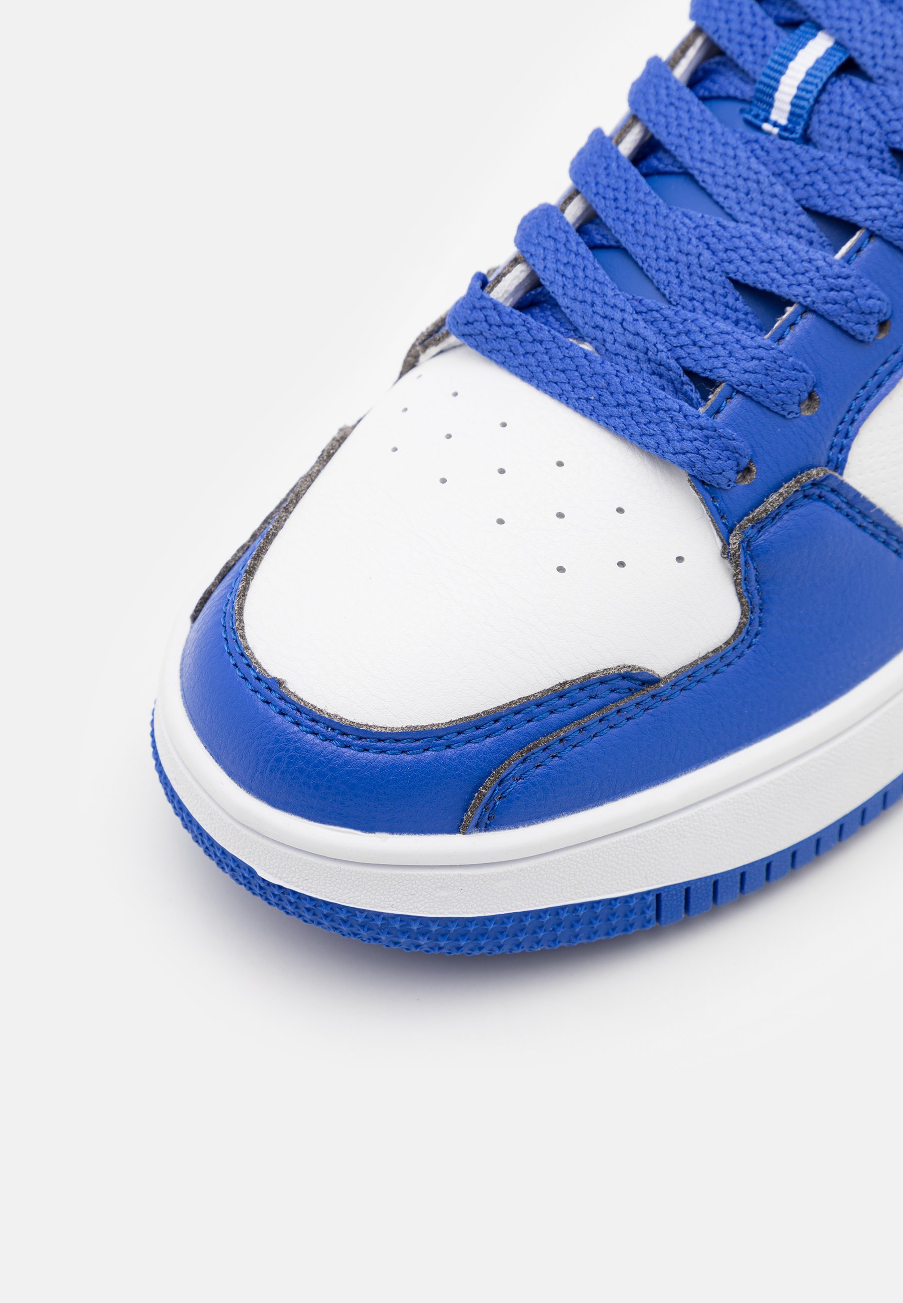 white champion trainers