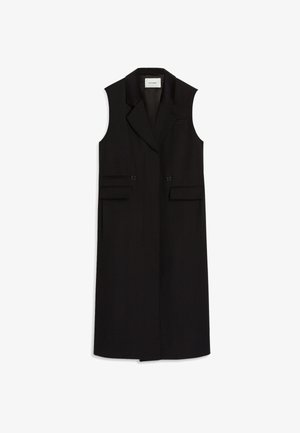 Gilet long sans manches noir avec revers crantés, boutons sur le devant et deux poches latérales, en tissu lisse. Détails de design minimalistes.