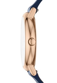 Złocona stal nierdzewna zegarka o gładkim, zaokrąglonym profilu, dopełniona niebieskim skórzanym paskiem i polerowaną szklaną tarczą.