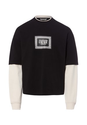 Schwarzes kurzärmeliges, geschichtetes Sweatshirt mit weißen langen Ärmeln, Rundhalsausschnitt und „UNFAIR Athletics“-Logo auf der Brust.