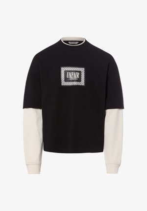 Schwarzes kurzärmeliges, geschichtetes Sweatshirt mit weißen langen Ärmeln, Rundhalsausschnitt und „UNFAIR Athletics“-Logo auf der Brust.