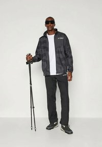 adidas Terrex Neperpučiamoji striukė - black/carbon