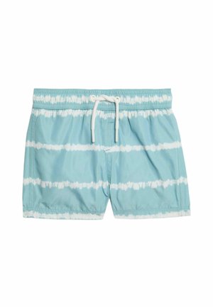 Jasnoniebieskie kąpielówki z białymi poziomymi paskami w stylu tie-dye oraz białym sznurkiem w elastycznym pasie, na białym tle.