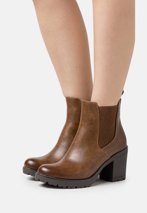 Marco Tozzi, Boots à talons - cognac