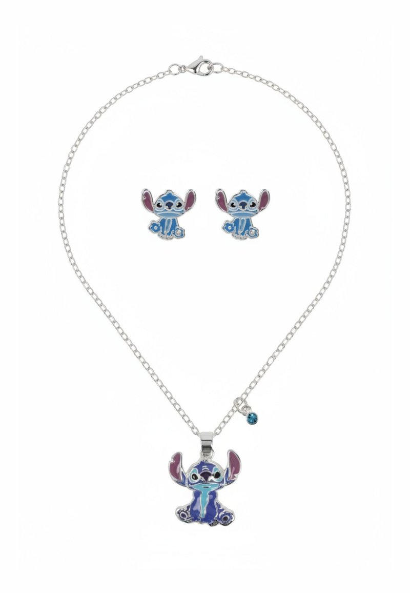 Collier en argent avec un pendentif Stitch émaillé bleu et violet ainsi que des boucles d'oreilles assorties, présentant des détails faciaux distincts et des contours.