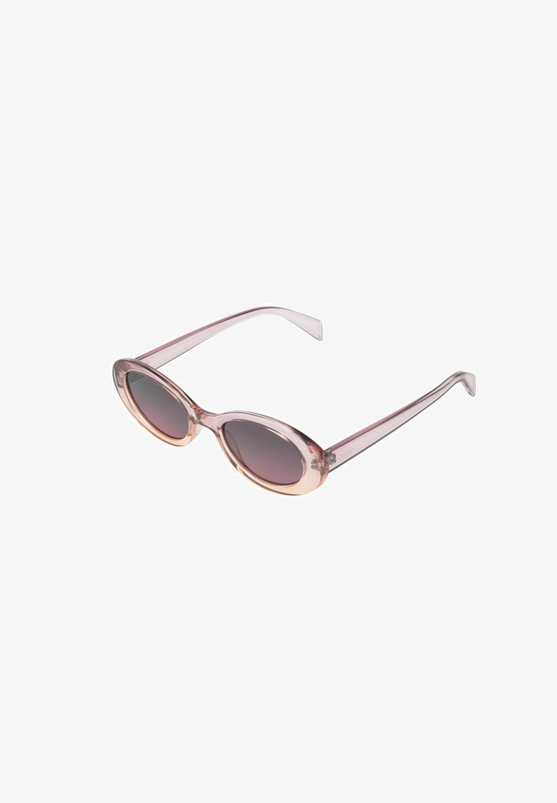 Lunettes de soleil teintées de rose avec des verres ovales et des branches transparentes, présentant une transition de couleur dégradée du rose clair au transparent.