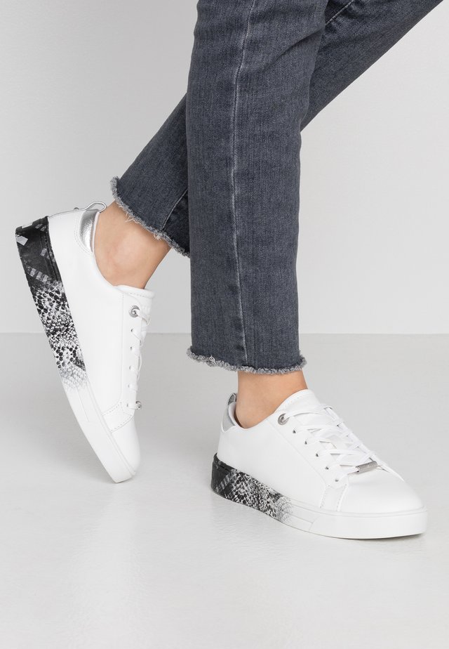 RELINA - Sneakers laag - white