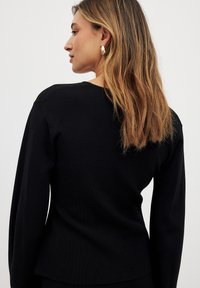 NA-KD PEPLUM - Kardiganas - black