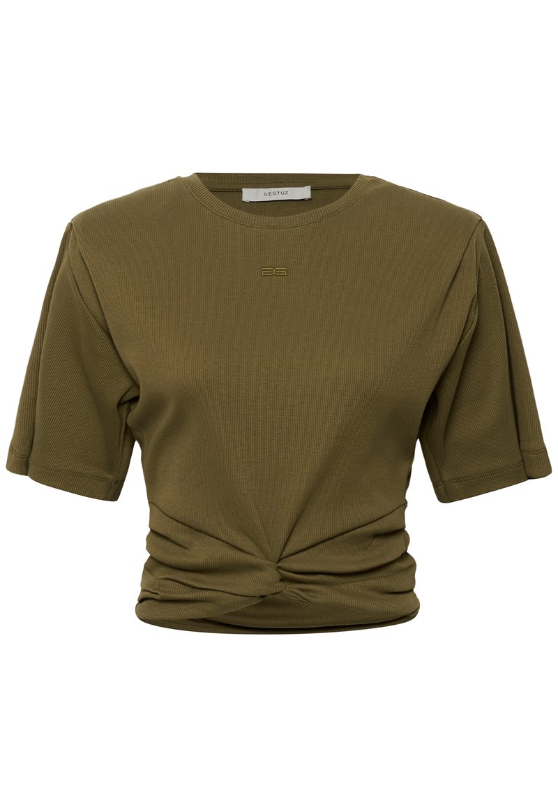 Top en maille côtelée vert olive à manches courtes, col rond et détail twist sur le devant, avec un petit logo doré sous l’encolure.