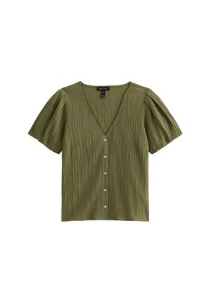 Haut vert olive à manches courtes avec un décolleté en V, en tissu texturé, et six boutons à l'avant. Présente des manches légèrement bouffantes et une coupe décontractée.