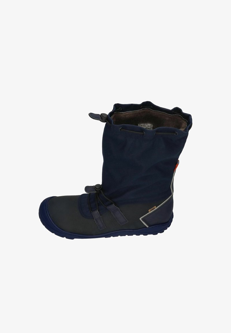 Marine-Stiefel mit einem Obermaterial aus Stoff, Gummisohle und verstellbarem Bund. Verfügt über zwei Paar Riemen auf der Vorderseite und ein Logotag an der Seite.