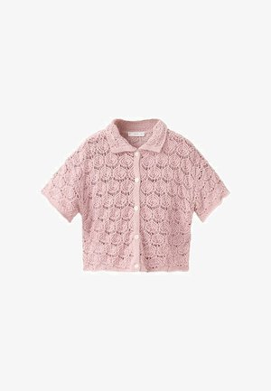 Cardigan rosa chiaro a maniche corte lavorato a crochet con bottoni bianchi e piccolo colletto, caratterizzato da un motivo circolare in pizzo.