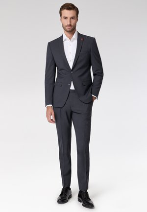 SET - Suit - grau