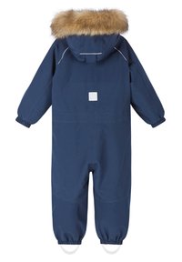 Marineblauwe geïsoleerde sneeuwbroek met een capuchon gevoerd met nepbont, elastische manchetten en beenopeningen; heeft een gladde textuur en een minimalistisch ontwerp.
