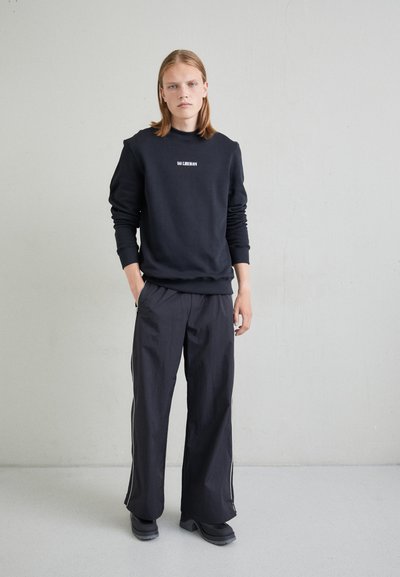 Han Kjøbenhavn BASIC LOGO CREWNECK UNISEX - Sudadera - black