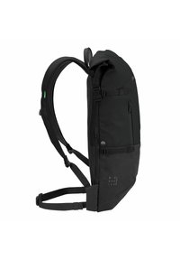 Sac à dos noir au design élégant, fabriqué en matériau durable. Il dispose de bretelles rembourrées, de compartiments zippés et de accents de marque discrets.