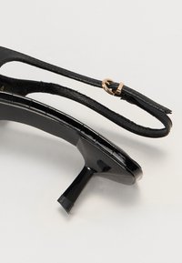 Thumbnail Image 6