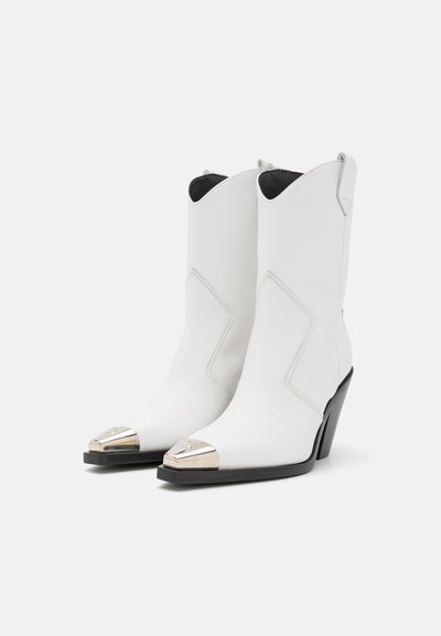 David Koma ANKLE LENGTH METAL NOSE - Kõrge kontsaga poolsaapad - white