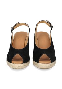 Zwarte suedine slingback espadrilles met een open teen en een jute-wikkelde wiggenhak. Gespsluiting en een gladde tan kleurige binnenzool.