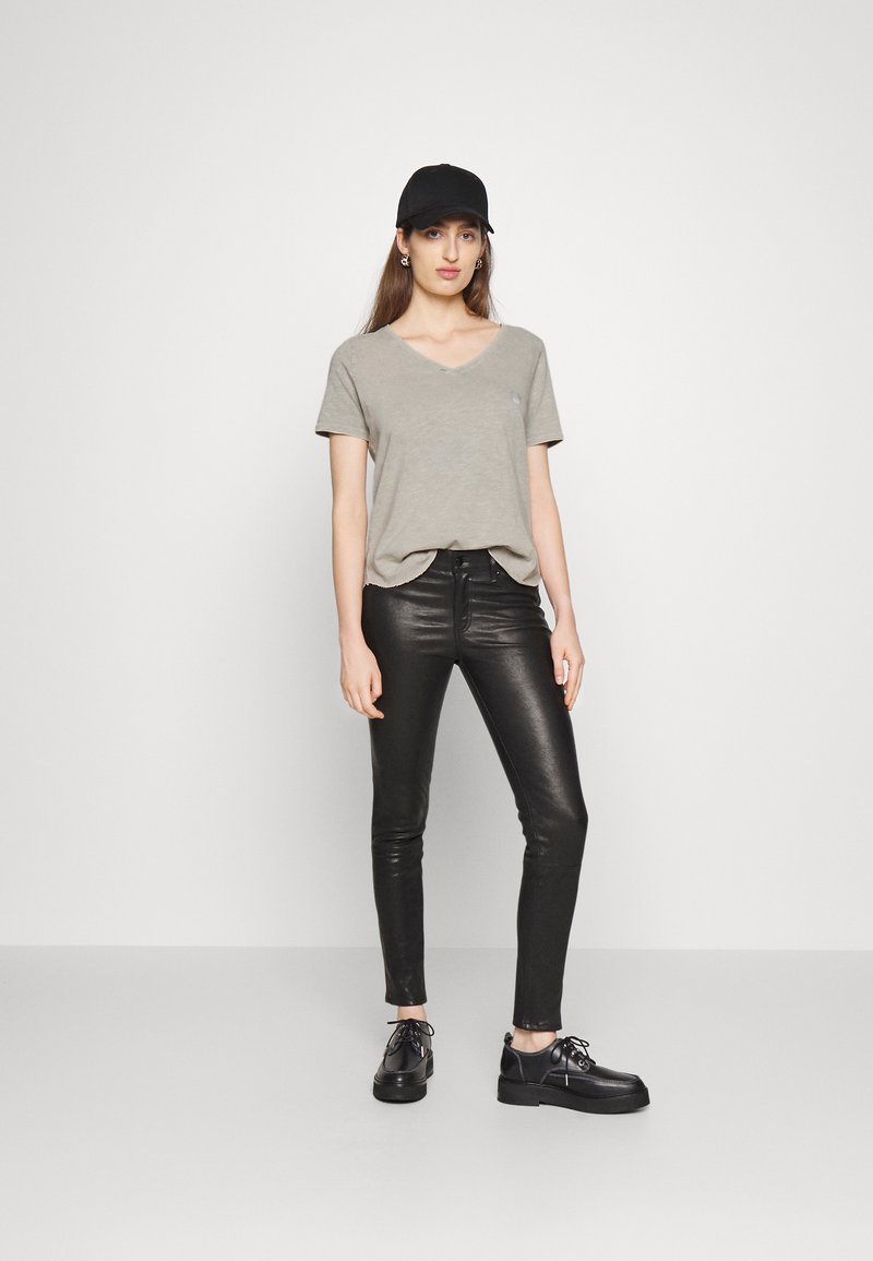 Damen T-Shirts | True Religion DIRECT DYE T-Shirt basic grey/grau - MC03592 Damen T-Shirts | True Religion DIRECT DYE T-Shirt basic grey/grau - MC03592