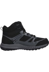 Musta keskipitkä vaelluskengät, joissa on synteettinen kangas ja kumipohja, tukevat nauhat ja kulmikas muotoilu tarjoavat tukea ja pitoa.