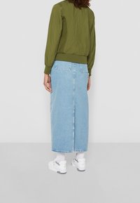 Urban Classics Bomberjacka - olive