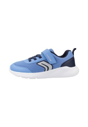 Scarpa sportiva per bambini blu e blu navy con suola bianca, tomaia in mesh, strap con velcro e lacci elastici neri, dettaglio del logo sul lato.