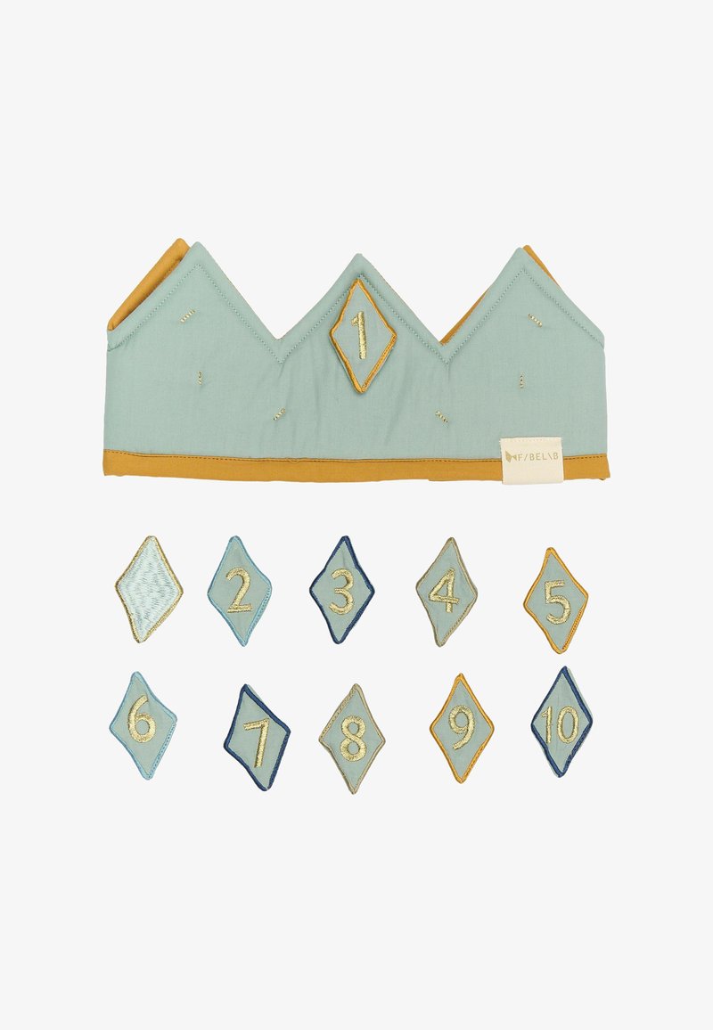 Couronne en tissu bleu et jaune avec des diamants brodés ; comprend dix pièces de diamant amovibles numérotées en différentes teintes de bleu et en accents dorés.