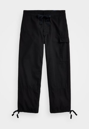 Pantalones cargo negros con cinturilla elástica y cordón. Cuenta con bolsillos laterales y puños ajustables con reguladores. Fabricado en tejido ligero.
