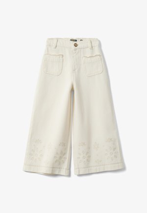 Pantaloni a gamba larga color crema con tasche frontali, passanti per cintura, chiusura con bottoni e ricamo a intaglio floreale vicino all'orlo.