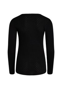 Top nero a maniche lunghe con un motivo a pois, realizzato in un tessuto leggero e testurizzato. Presenta un collo rotondo e maniche aderenti.