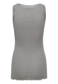 Camiseta sin mangas gris con un escote redondeado y un dobladillo festoneado. La tela parece suave con una textura lisa. La vista trasera muestra un diseño ajustado.