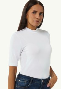 comma casual identity T-Shirt basic - weiß