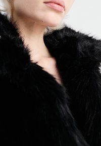 Vero Moda VMMONROE SHORT JACKET - Zimska jakna - black