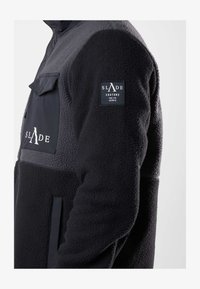 Selezionato, charcoal black