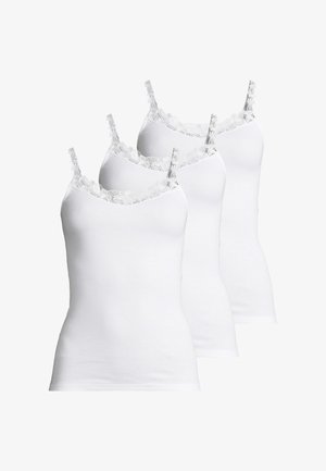 Tre hvide dametoppe med blonder på stropper og udskæring, lagt overlappende på en hvid baggrund.