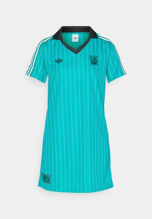 Tirkizna nogometna majica kratkih rukava s crnim ovratnikom. Okomite bijele pruge, Adidas logo na lijevoj strani prsiju i grb tima s desne strane.