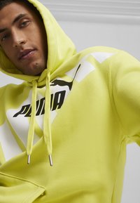 Puma POWER GRAPHIC - Jersey con capucha - lime sheen
