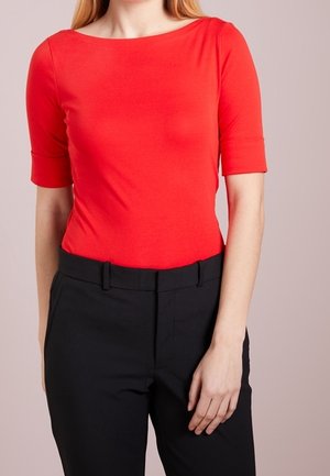T-paita - red