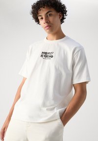 Marc O'Polo DENIM GRAPHIC OVERZIDED FIT - Apdrukāts T-krekls - offwhite