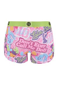 Shorts roses avec ceinture verte présentant des visages de lapins cartoon colorés, le texte « Lola Bunny » et le slogan « Ne m'appelle jamais poupée ».
