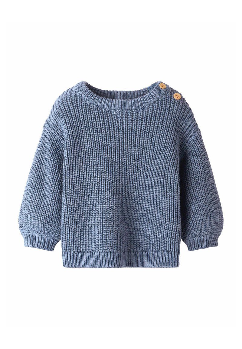 Lyseblå strikket sweater med rund halsudskæring, lange ærmer og to træknapdetaljer på skuldrene. Struktureret ribbet stof.