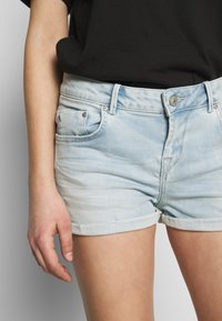 LTB LTB Judie Black Wash Shorts Slim Fit - Džinsa auduma šorti - light-blue denim