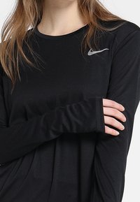 Nike Performance Sportovní tričko - black