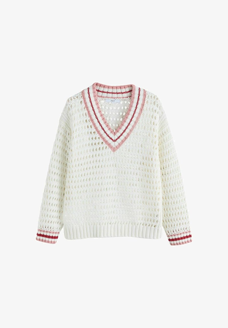 Maglione bianco a maglia con motivo a punti aperti, scollo a V rifinito con righe rosa e rosse e polsini coordinati a righe.