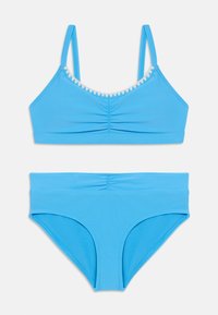 Niebieski zestaw bikini z topem braletowym z regulowanymi ramiączkami i marszczonymi detalami, w komplecie z dopasowanymi, wysokimi majtkami.