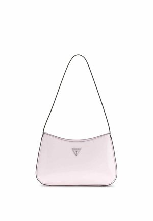Borsa a spalla in pelle rosa chiaro con sottile tracolla nera e logo triangolare metallico Guess al centro davanti.