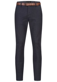Ciemnoniebieskie dżinsy o slim fit, z brązowym skórzanym paskiem i klasycznym pięciopunkowym krojem.