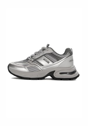 - Sneakersy niskie