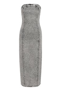 Vestido bodycon cinza sem alças com um design ajustado. Apresenta um tecido texturizado e um brilho subtil, realçado por costuras visíveis.